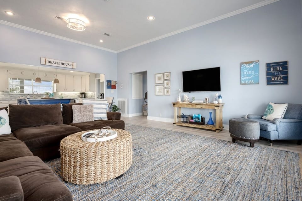 House, 3 Bedrooms | Living area | Smart TV, DVD player, streaming services