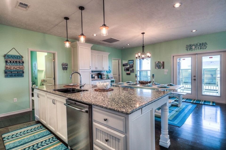 House, 3 Bedrooms | Private kitchen | Fridge, microwave, oven, dishwasher