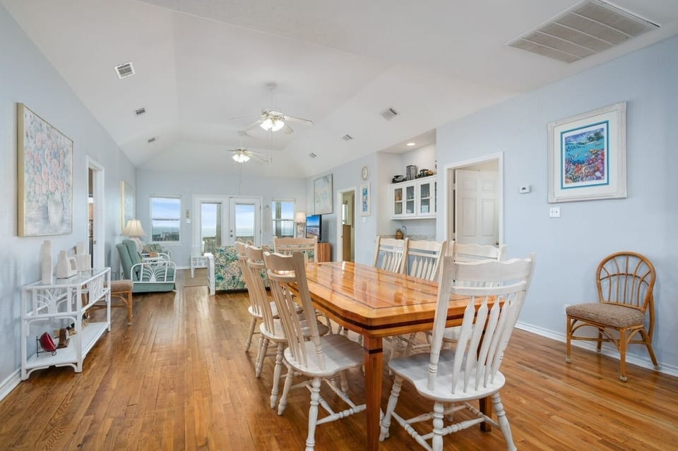 House, 4 Bedrooms | Dining