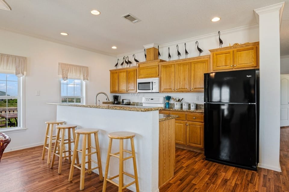 House, 2 Bedrooms | Private kitchen | Fridge, microwave, coffee/tea maker, toaster