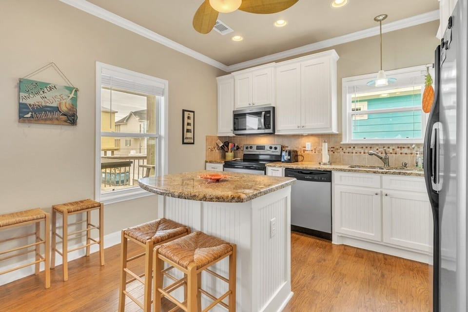 House, 2 Bedrooms | Private kitchen | Fridge, microwave, oven, coffee/tea maker