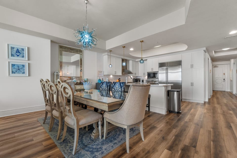 Exclusive Condo, 3 Bedrooms, Balcony, Ocean View | In-room dining