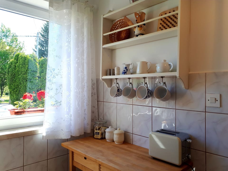 complimentary coffee,tea and fruit