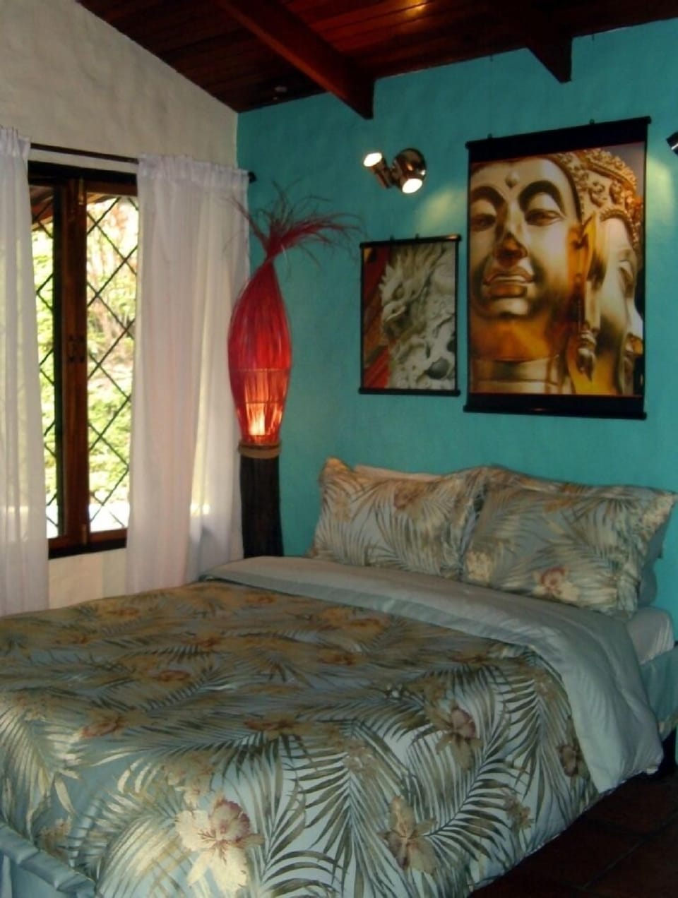 second bedroom with queen size bed