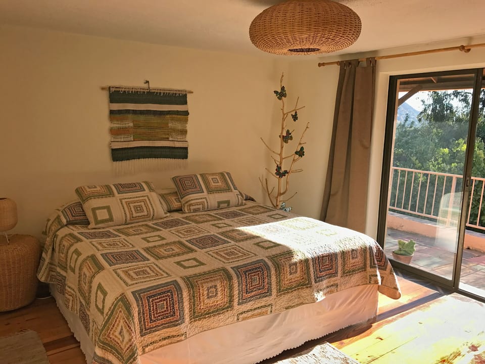 King bedroom with sliding doors to the terrace