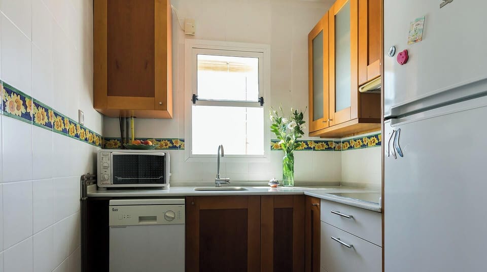 Small kitchen well equipped with all main utensils, appliances for self-catering