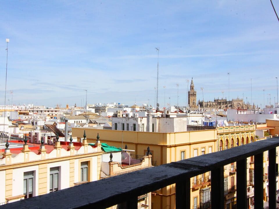 Views of the Cathedral from the living room - veoapartment
