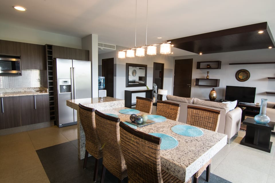 Italian light chandelier, Open flowing space, great place to entertain 