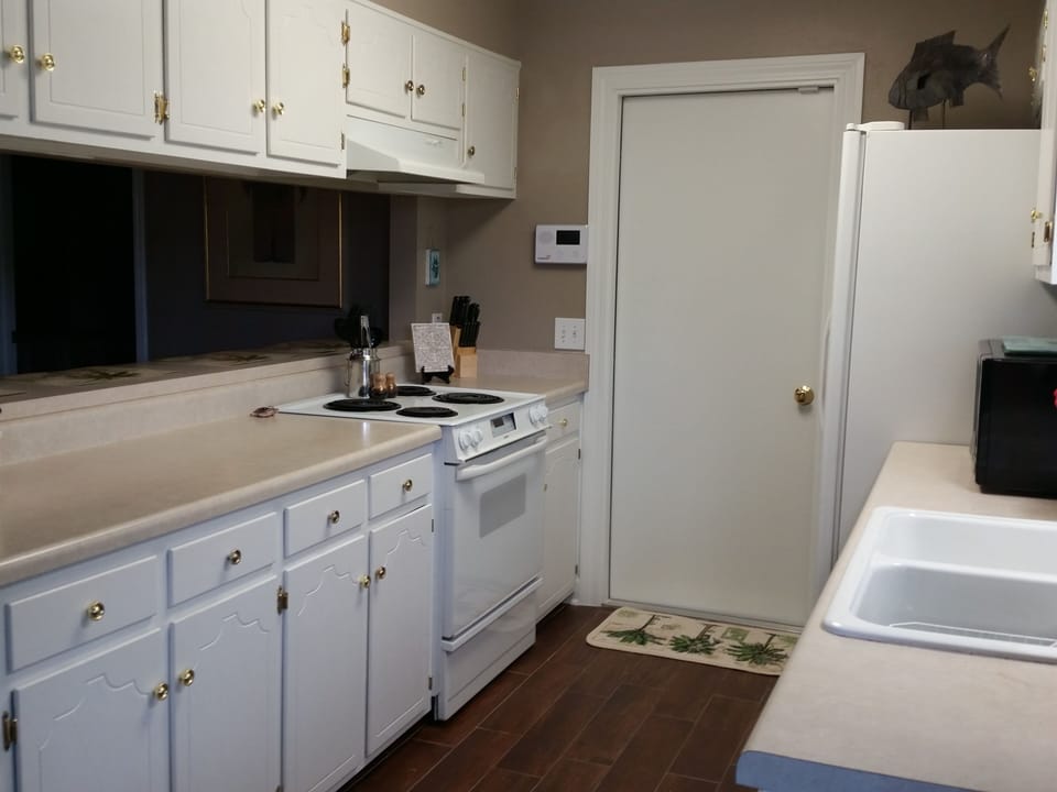 Kitchen and Bar area