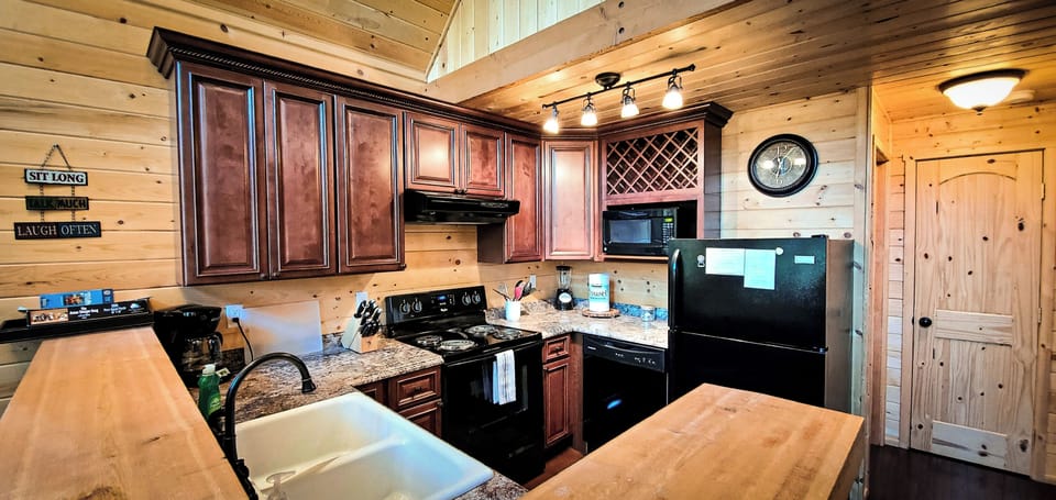 Alpine Cabin | Kitchen