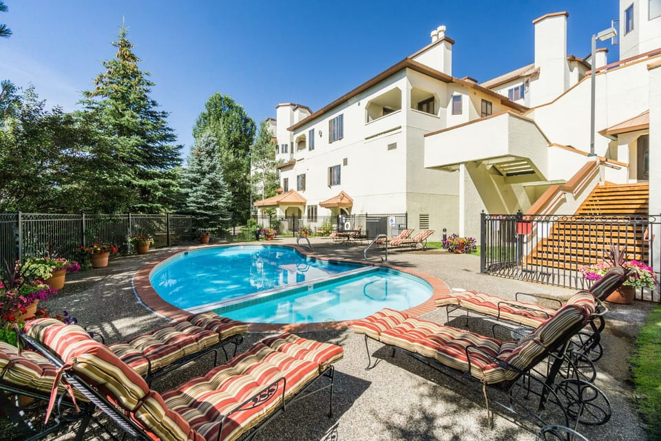 Terraces Pool & Hot Tub