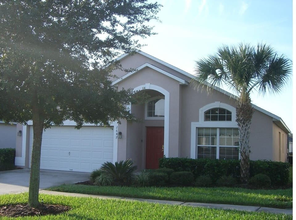Street view front of Home, 2 car garage, 2 car driveway