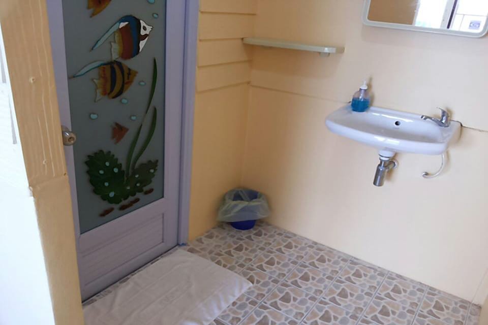 Standard Bungalow | Bathroom sink