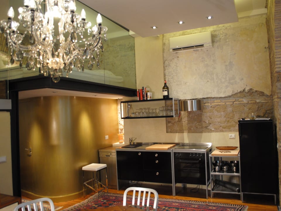 Fully equipped kitchen. Coffe maker (Nespresso, american, neapolitan)