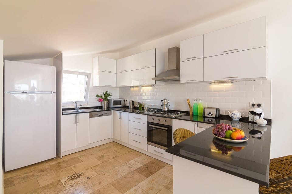 Fully fitted kitchen with granite work tops