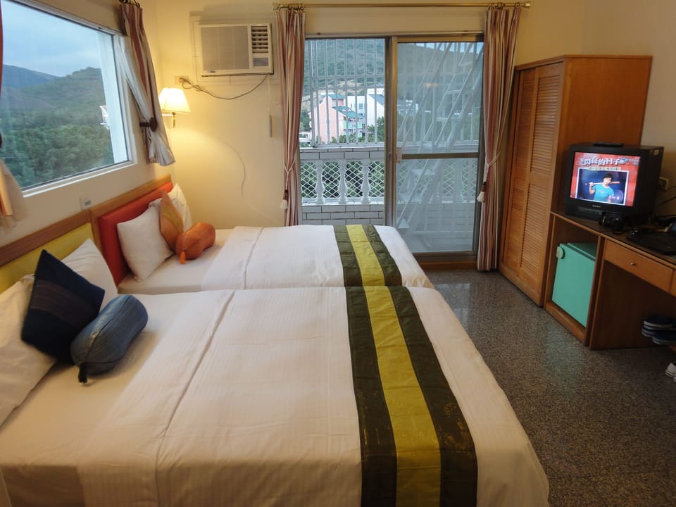Quadruple Room, Mountain View | Desk, blackout drapes, rollaway beds, free WiFi