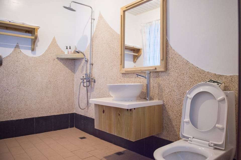 Standard Double Room | Bathroom | Shower, free toiletries, hair dryer, slippers