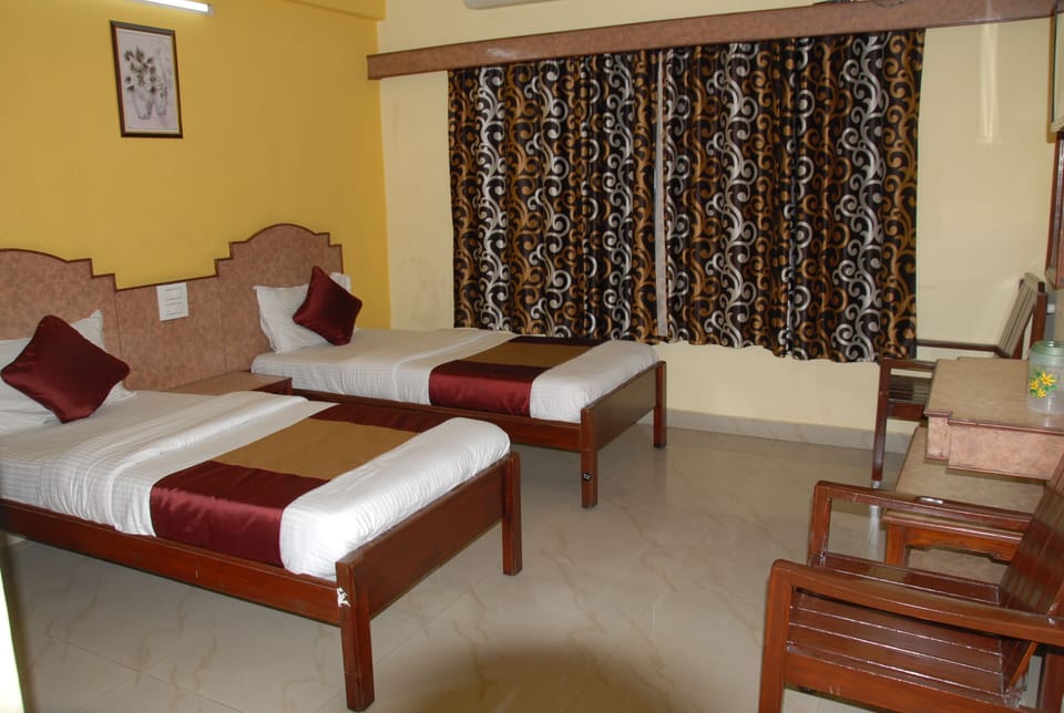 Standard Single Room | In-room safe, desk, free WiFi