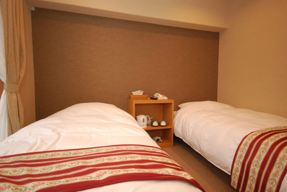 Twin Room | In-room safe, free WiFi