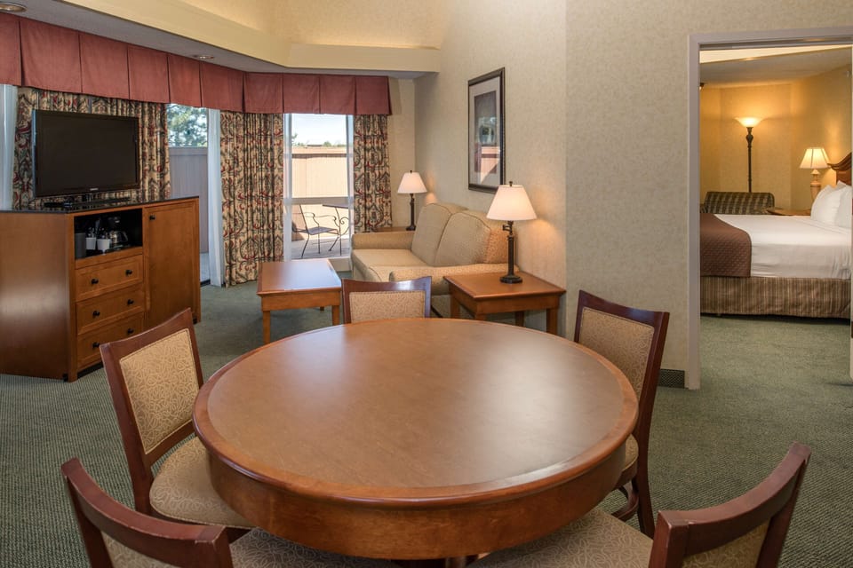 Presidential Suite, 1 King Bed, Jetted Tub | Premium bedding, desk, laptop workspace, iron/ironing board