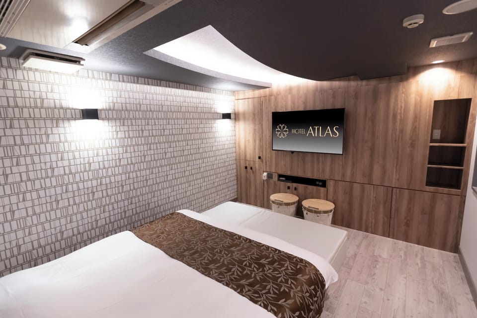 1 bedroom, down comforters, minibar, free WiFi