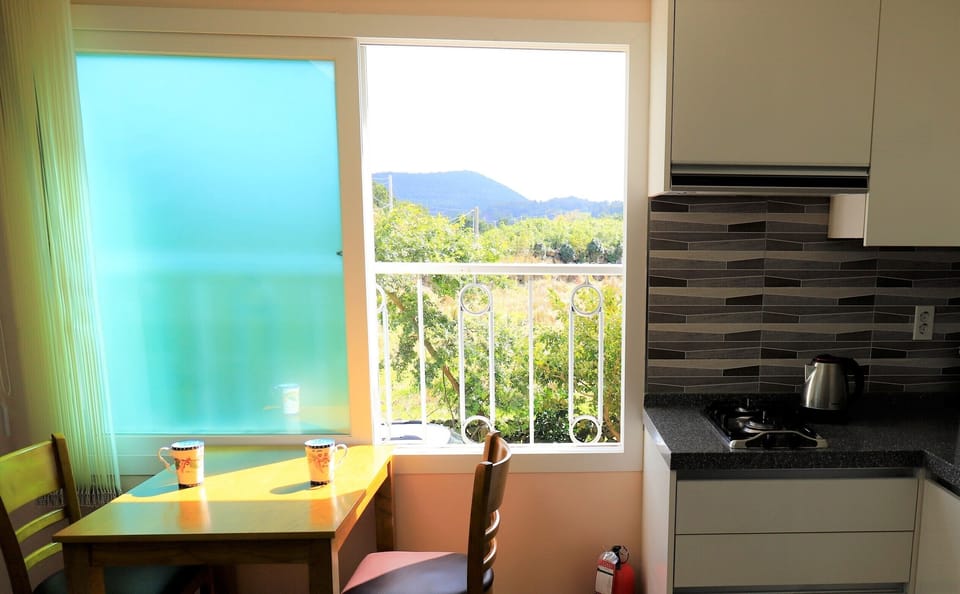 Room (15 PY) | Living area | Flat-screen TV