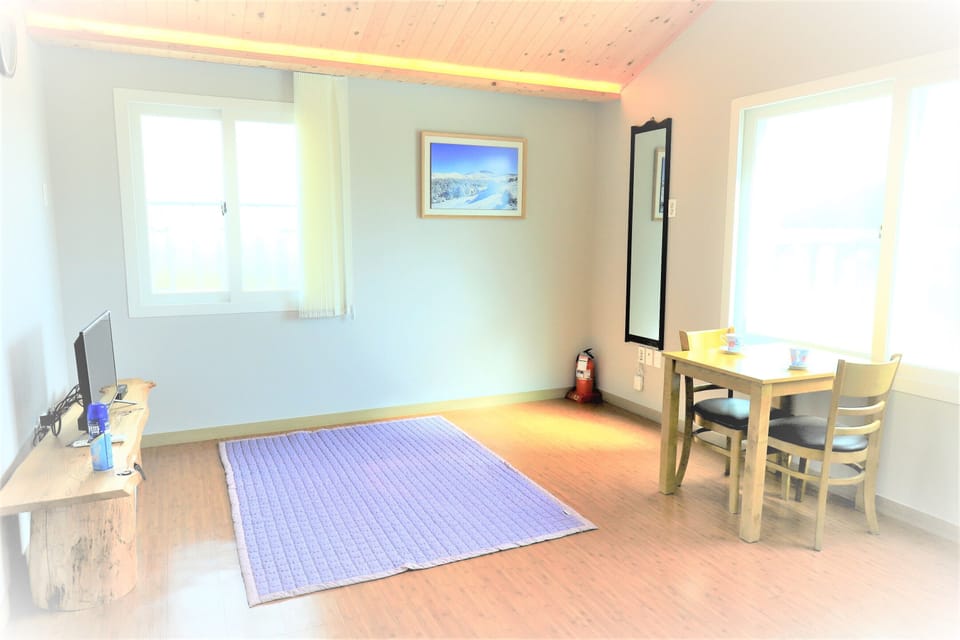 Room, 2 Bedrooms, Microwave, Mountain View (25 PY) | Living area | Flat-screen TV