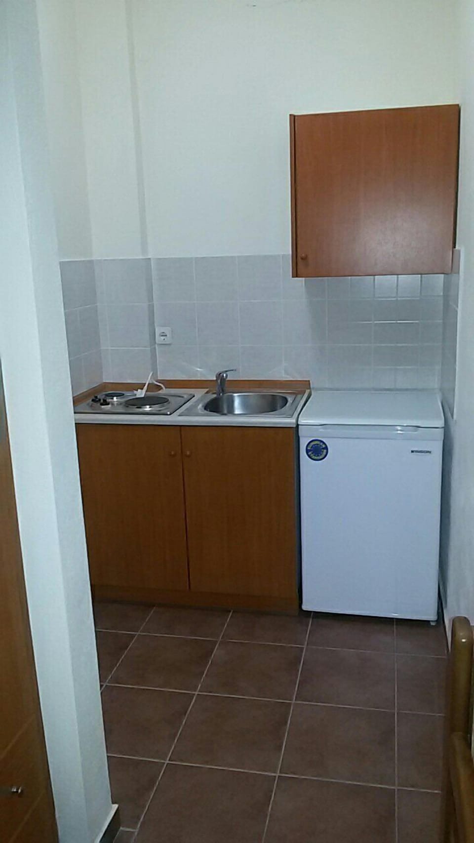 Fridge, stovetop