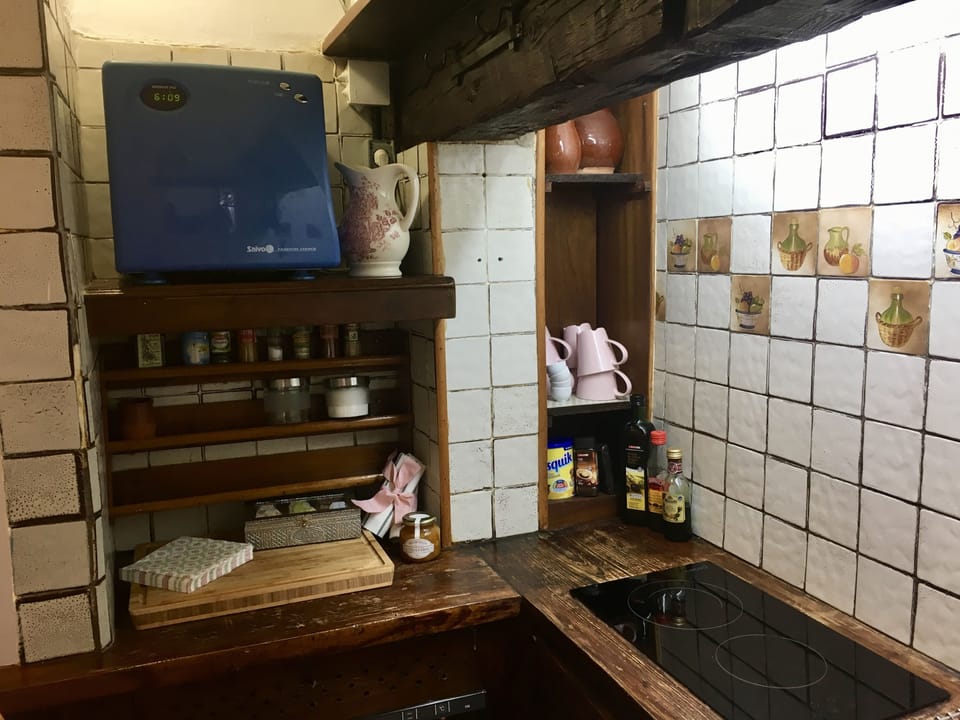 Chalet, 2 Bedrooms, Kitchenette | Private kitchenette | Fridge, microwave