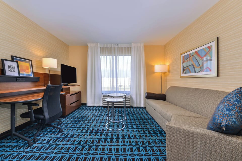 Suite, 1 King Bed with Sofa bed | Hypo-allergenic bedding, in-room safe, desk, laptop workspace