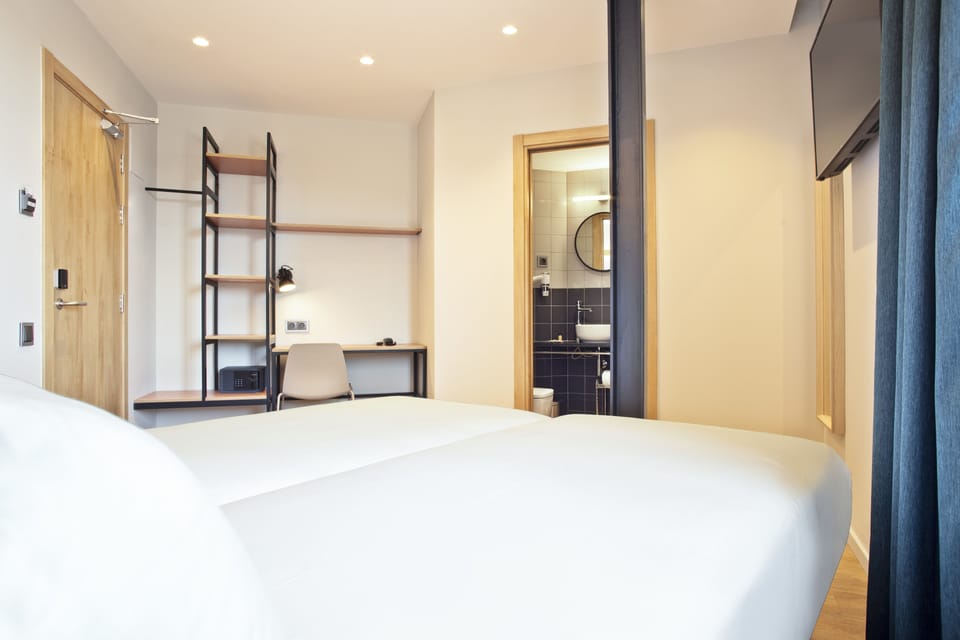 Double Room | In-room safe, desk, blackout drapes, soundproofing
