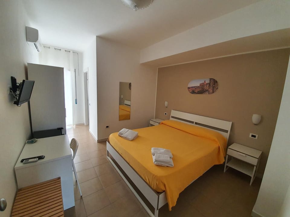 Minibar, desk, soundproofing, cribs/infant beds