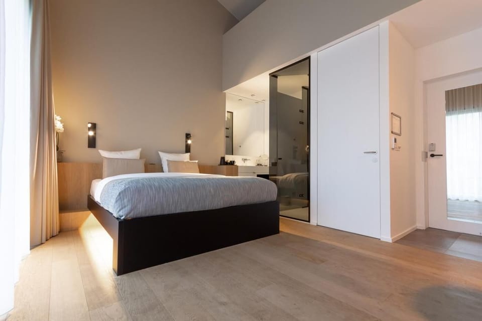 Minibar, in-room safe, desk, soundproofing