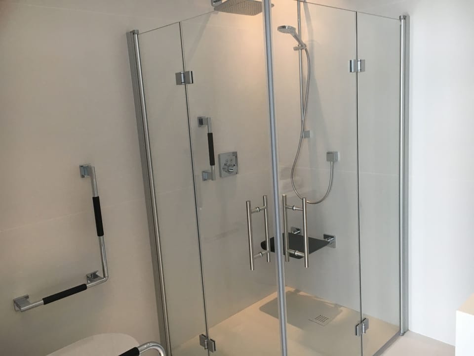 Family Room | Minibar, in-room safe, desk, soundproofing