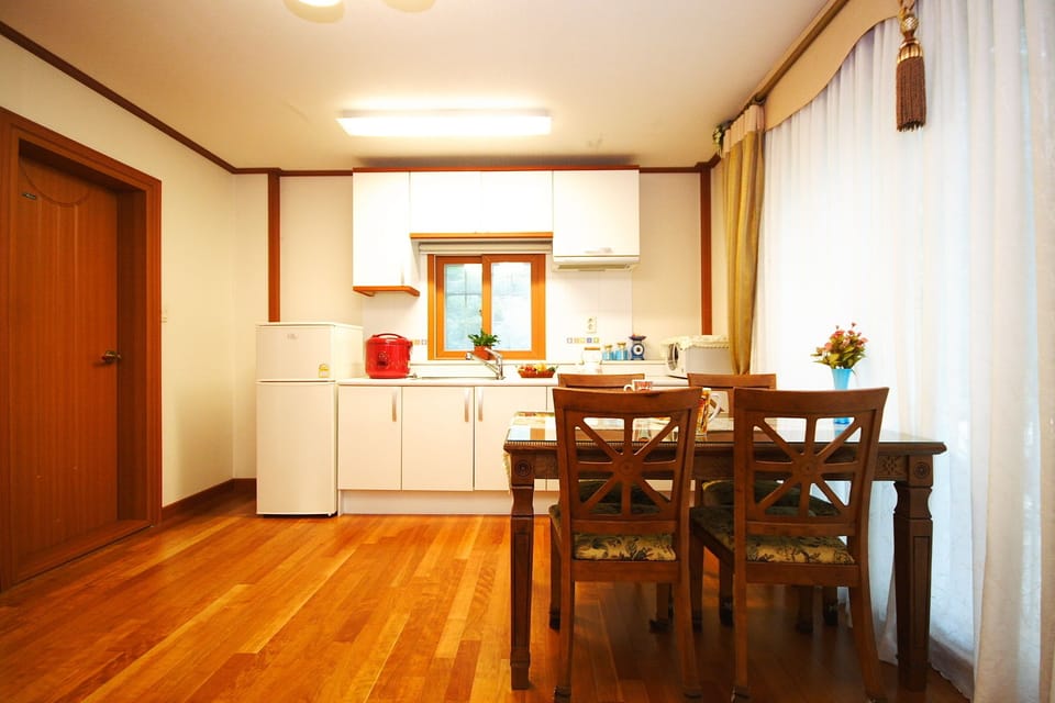 Family Room (Polaris) | Private kitchen | Fridge, shared microwave, electric kettle, rice cooker