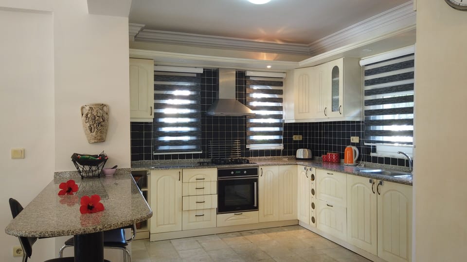 Kitchen / breakfast bar