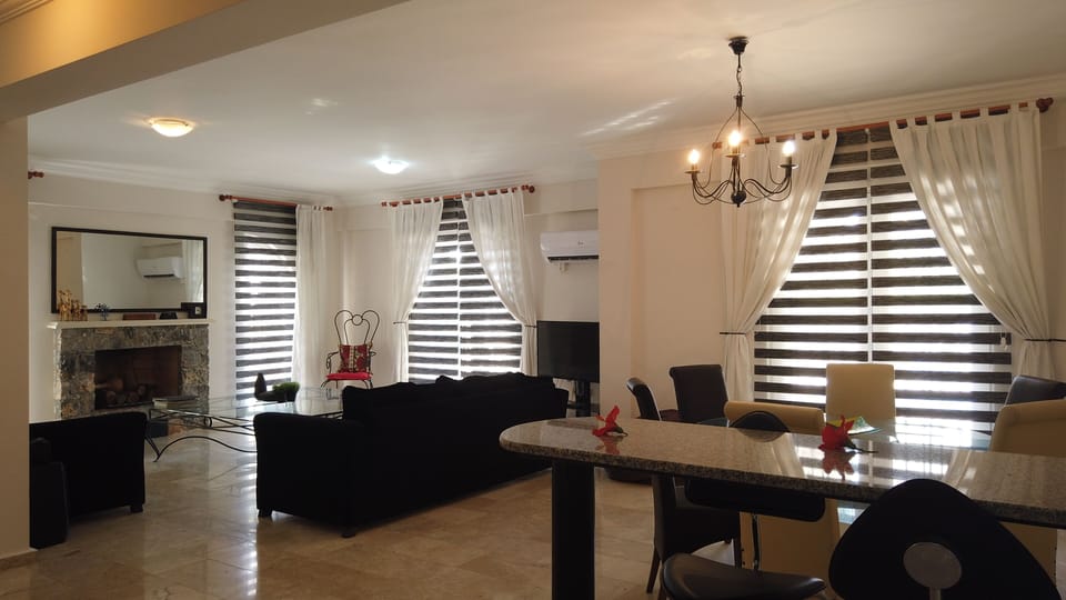 Spacious, open plan - lounge, Kitchen and indoor dining area