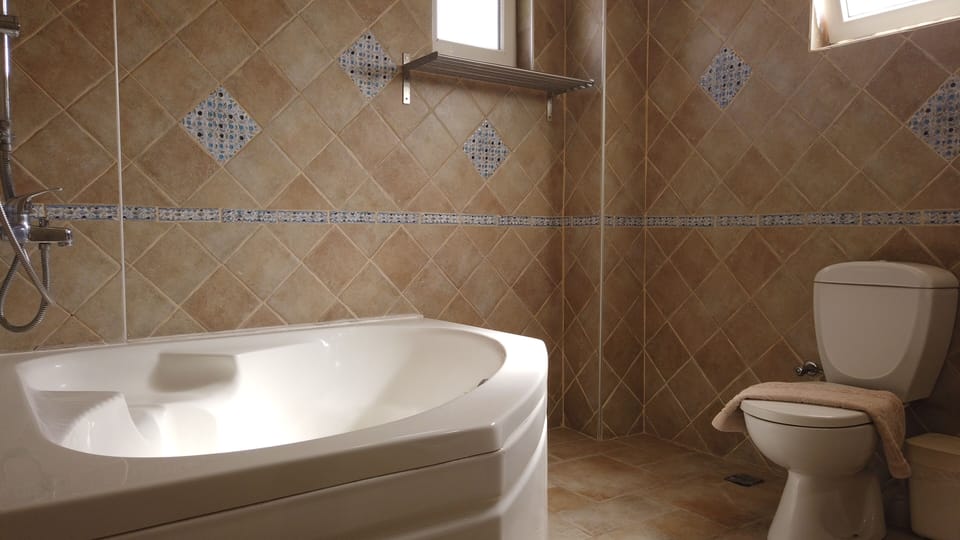 Family bathroom with bath/shower