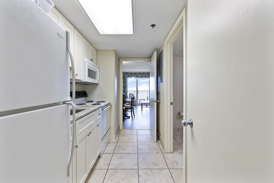 Classic Room, 1 Bedroom, Ocean View, Magnolia | Private kitchen | Fridge, microwave, stovetop, coffee/tea maker