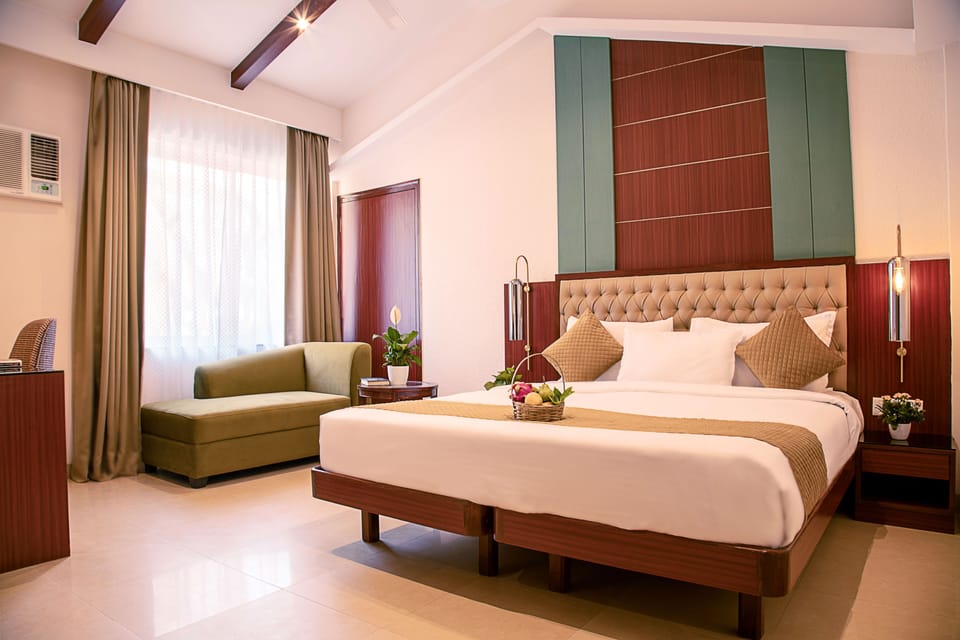 Superior Room | In-room safe, desk, free WiFi, bed sheets
