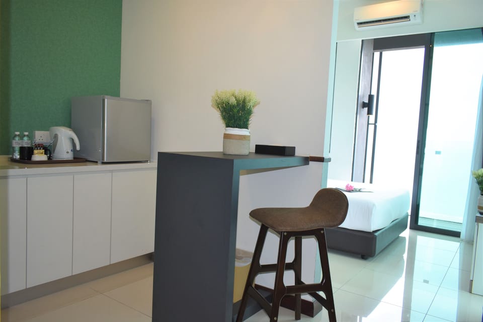 Studio | Private kitchen | Coffee/tea maker, electric kettle