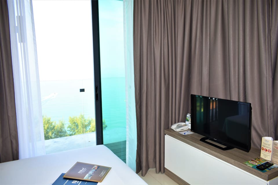 Studio | Minibar, desk, iron/ironing board, free WiFi