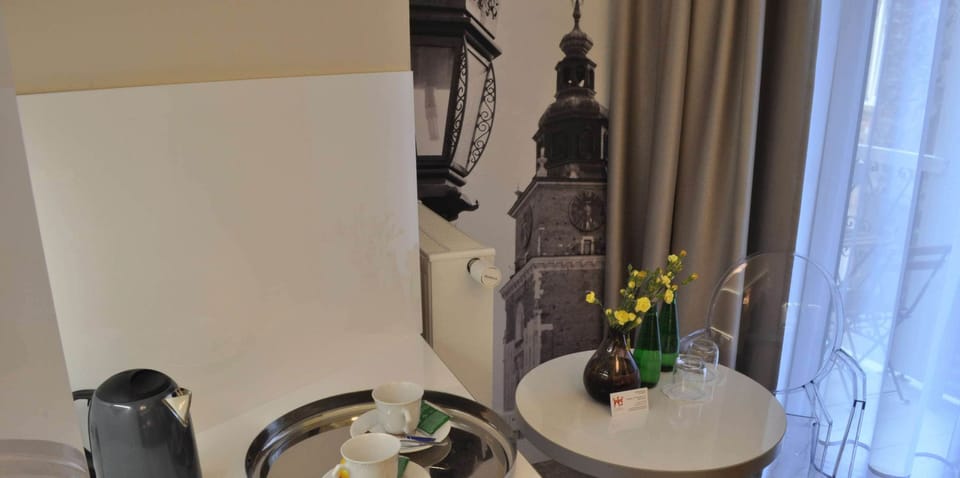 Romantic Apartment, 1 King Bed, Balcony | Room amenity