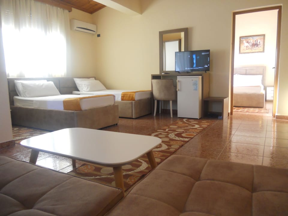 Apartment Frontal Sea View | Living room | TV