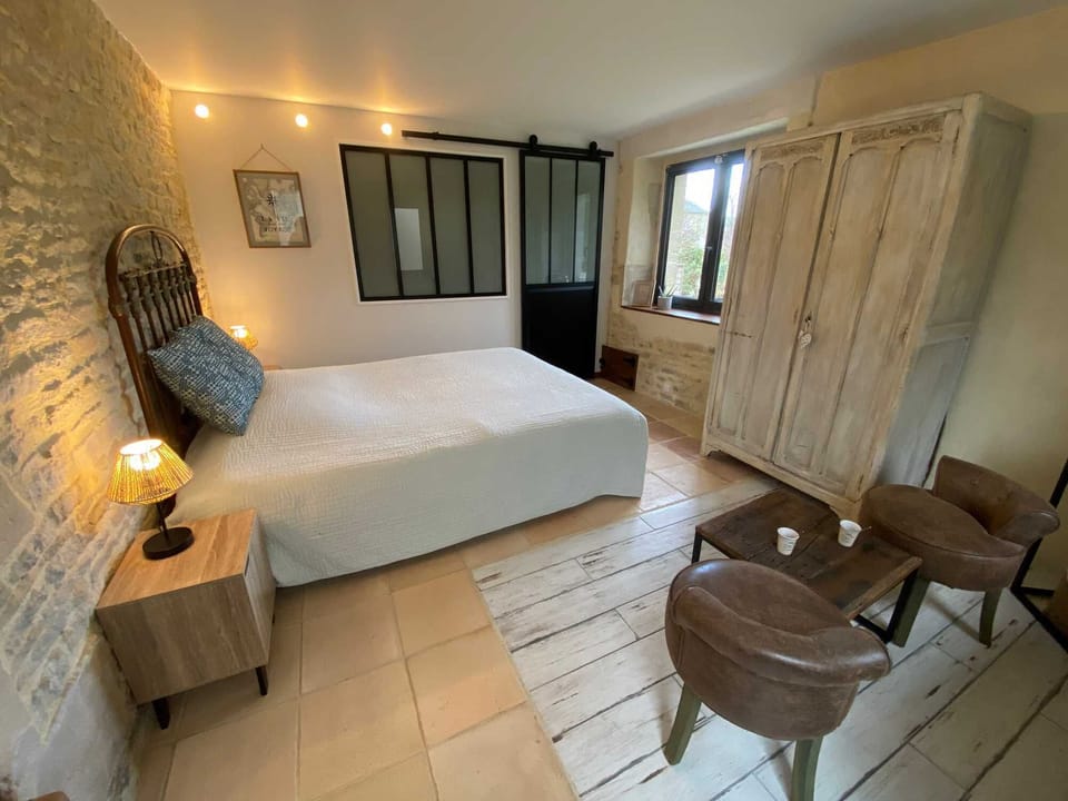 Double Room | Blackout drapes, travel crib, bed sheets