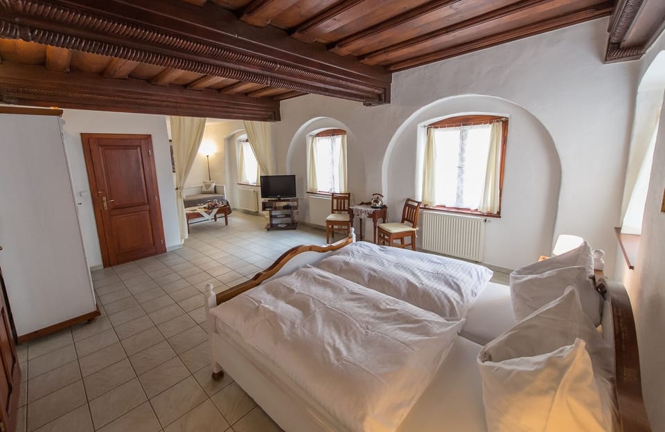 Comfort Double Room | Blackout drapes, iron/ironing board, free WiFi, bed sheets