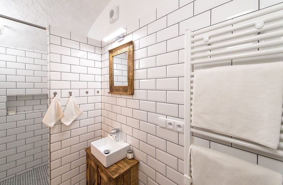 Comfort Double Room | Blackout drapes, iron/ironing board, free WiFi, bed sheets