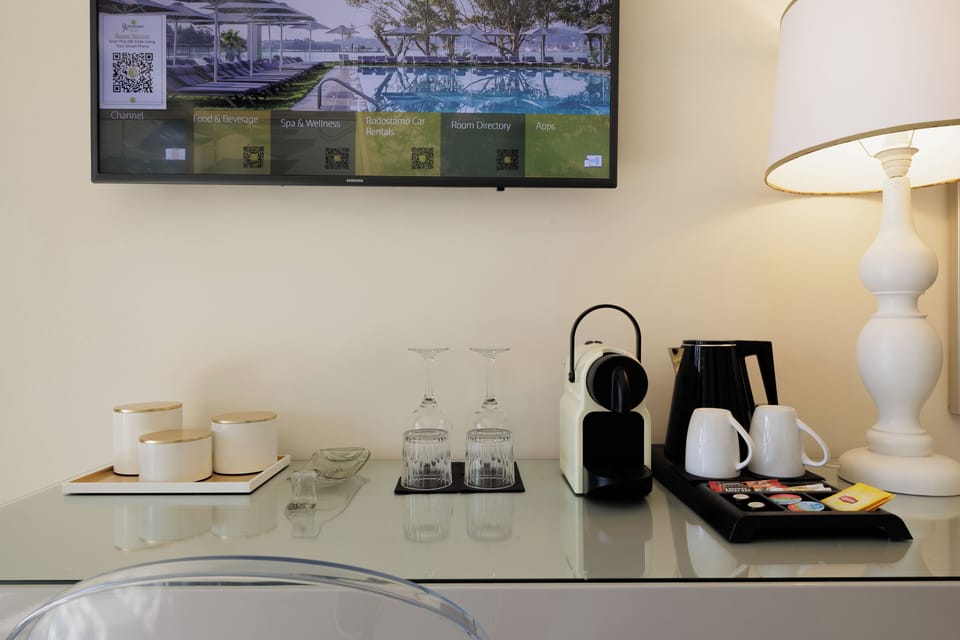 Deluxe Room, Private Pool, Garden View | Egyptian cotton sheets, premium bedding, in-room safe, desk
