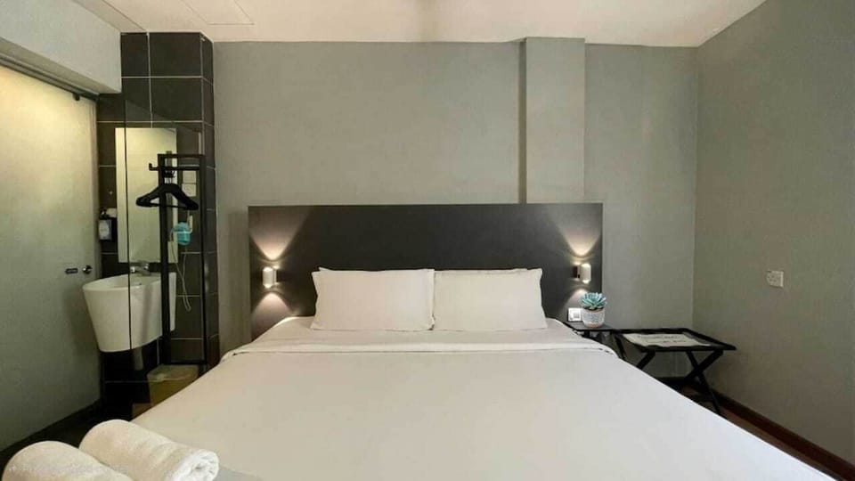 Superior Double Room, 1 King Bed, Accessible | Desk, WiFi (free)