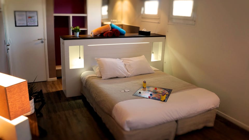 Family Room | Premium bedding, free cribs/infant beds, free WiFi, bed sheets
